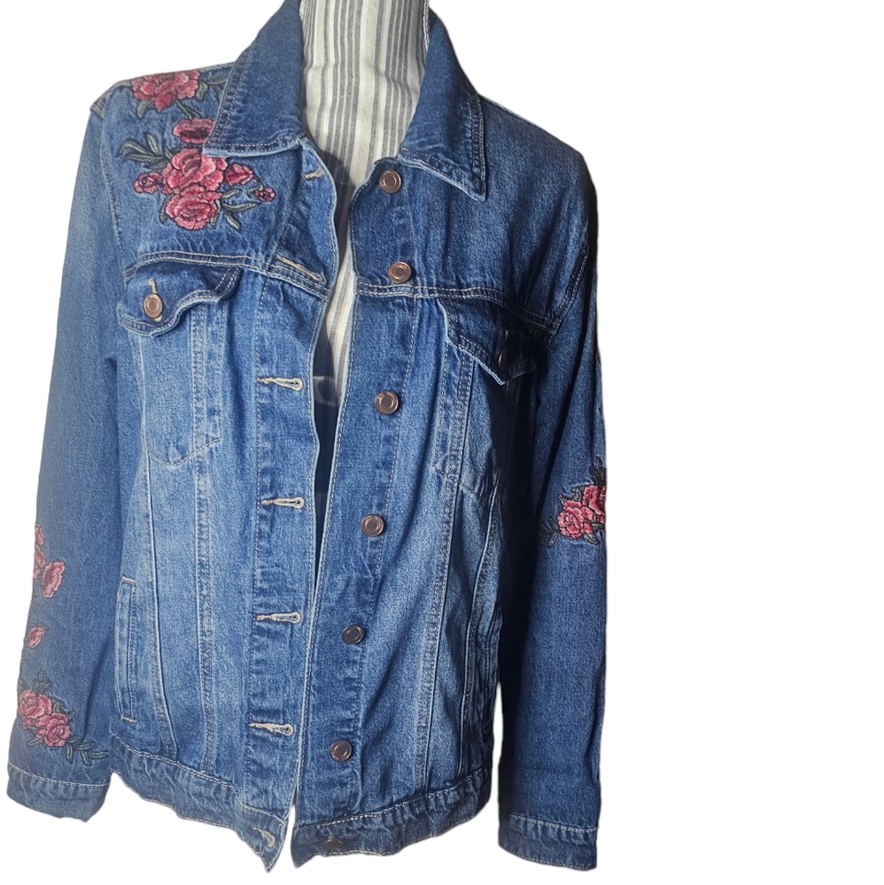 Streetwear Society women's blue embroidered long-sleeved denim jacket size M